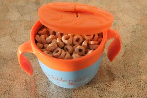 10 tips for entertaining a toddler on an airplane at Crayons and Croissants